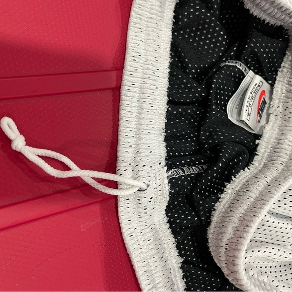 Nike White Mesh Shorts men large, comfy NWOT - Picture 4 of 9